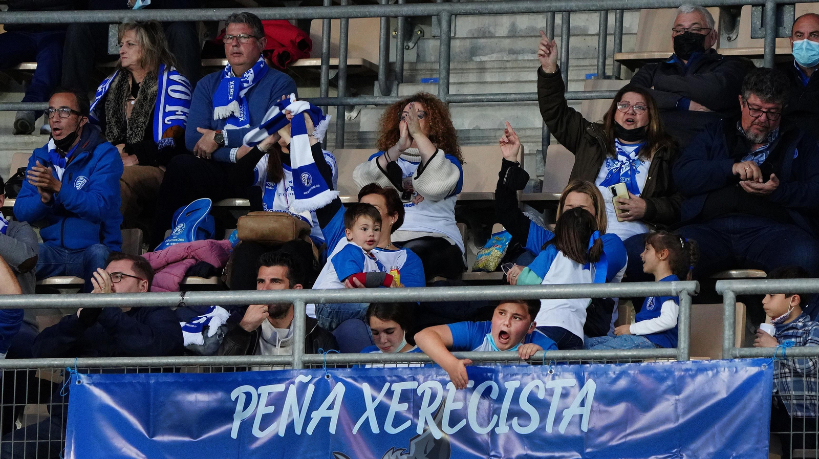 Imágenes del partido entre el Xerez DFC y el Vélez CF (0-0)