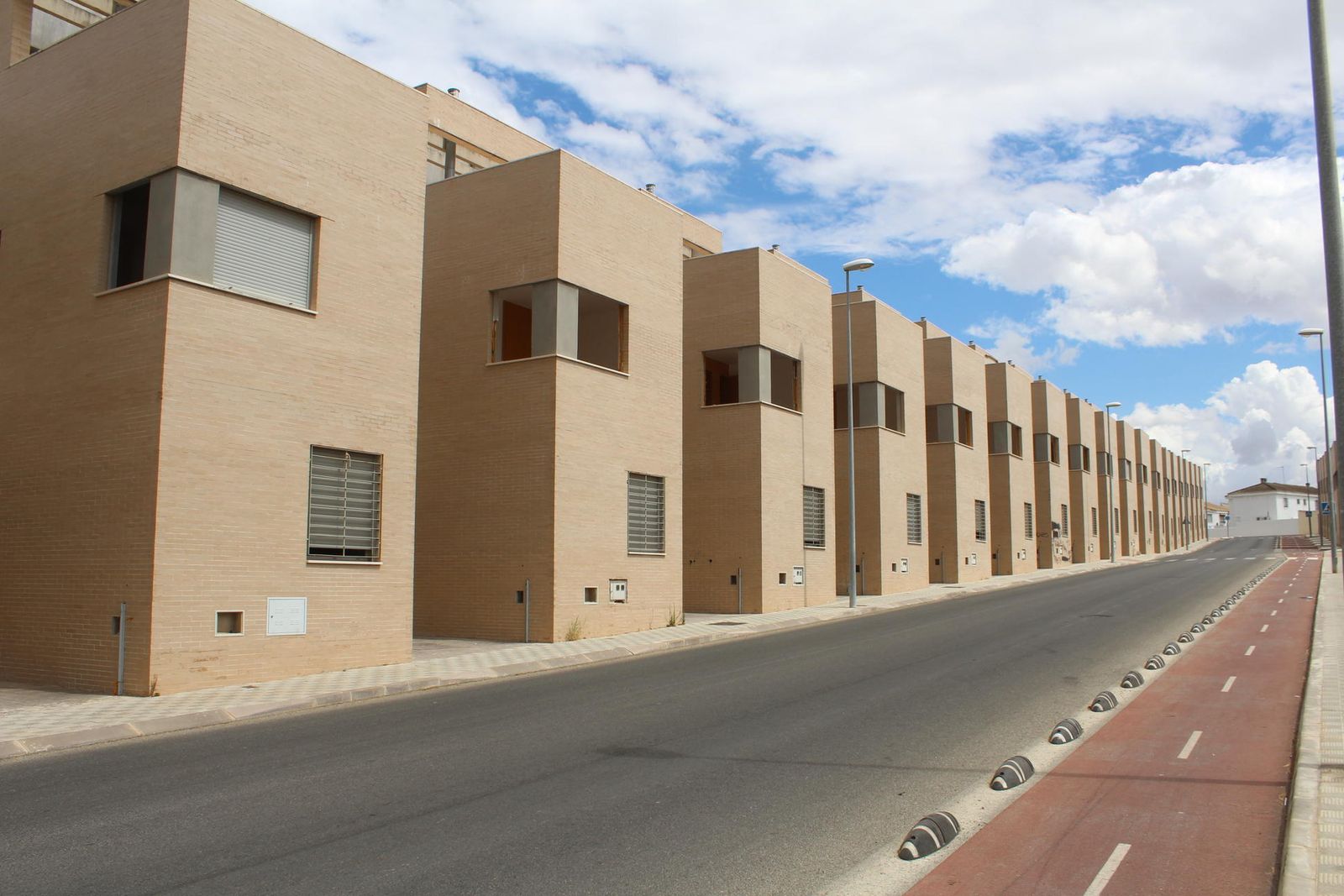 Pisos sin terminar en la localidad sevillana de Gines.