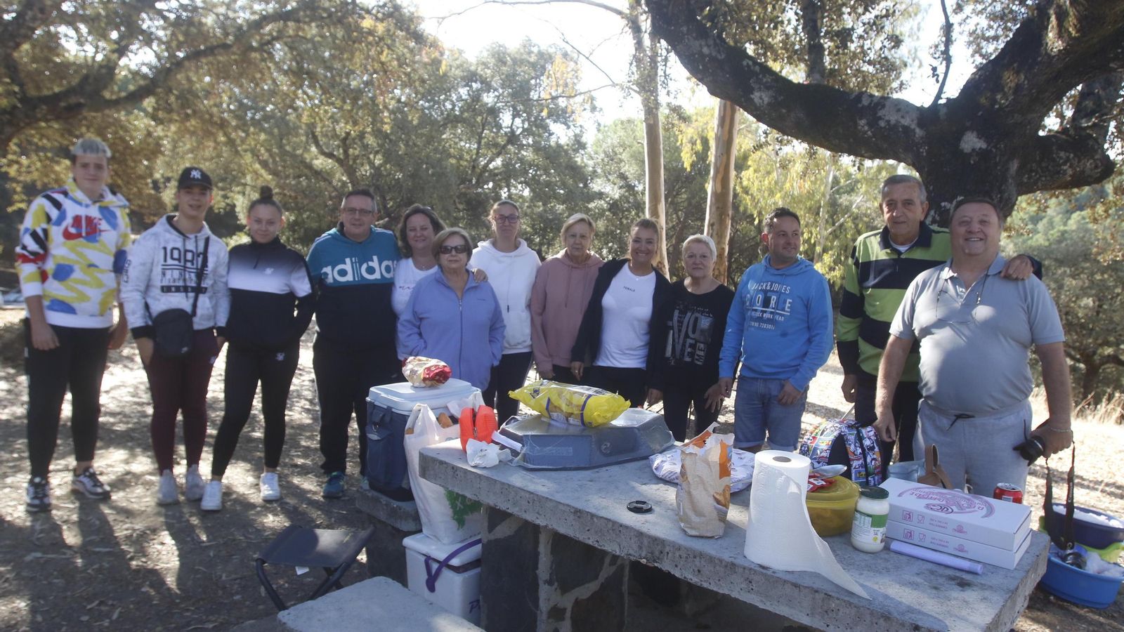 Rafael de Mora y su grupo, en Los Villares.