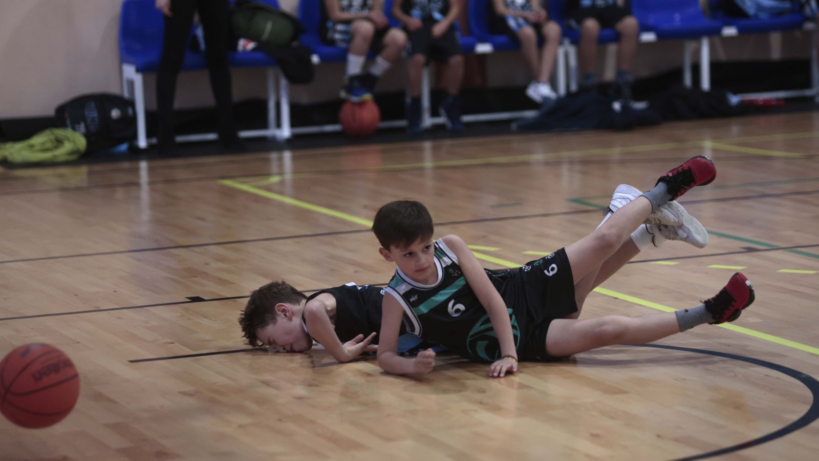 Las fotos de la primera jornada del torneo Semana Santa de baloncesto de la Línea