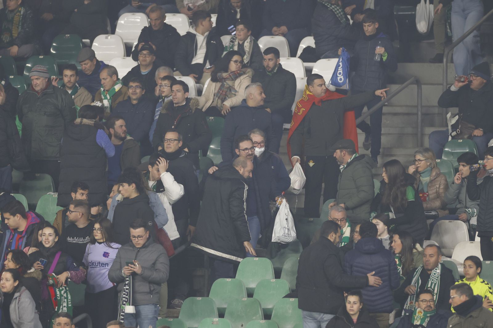 Búscate en las fotos del Betis-Barcelona
