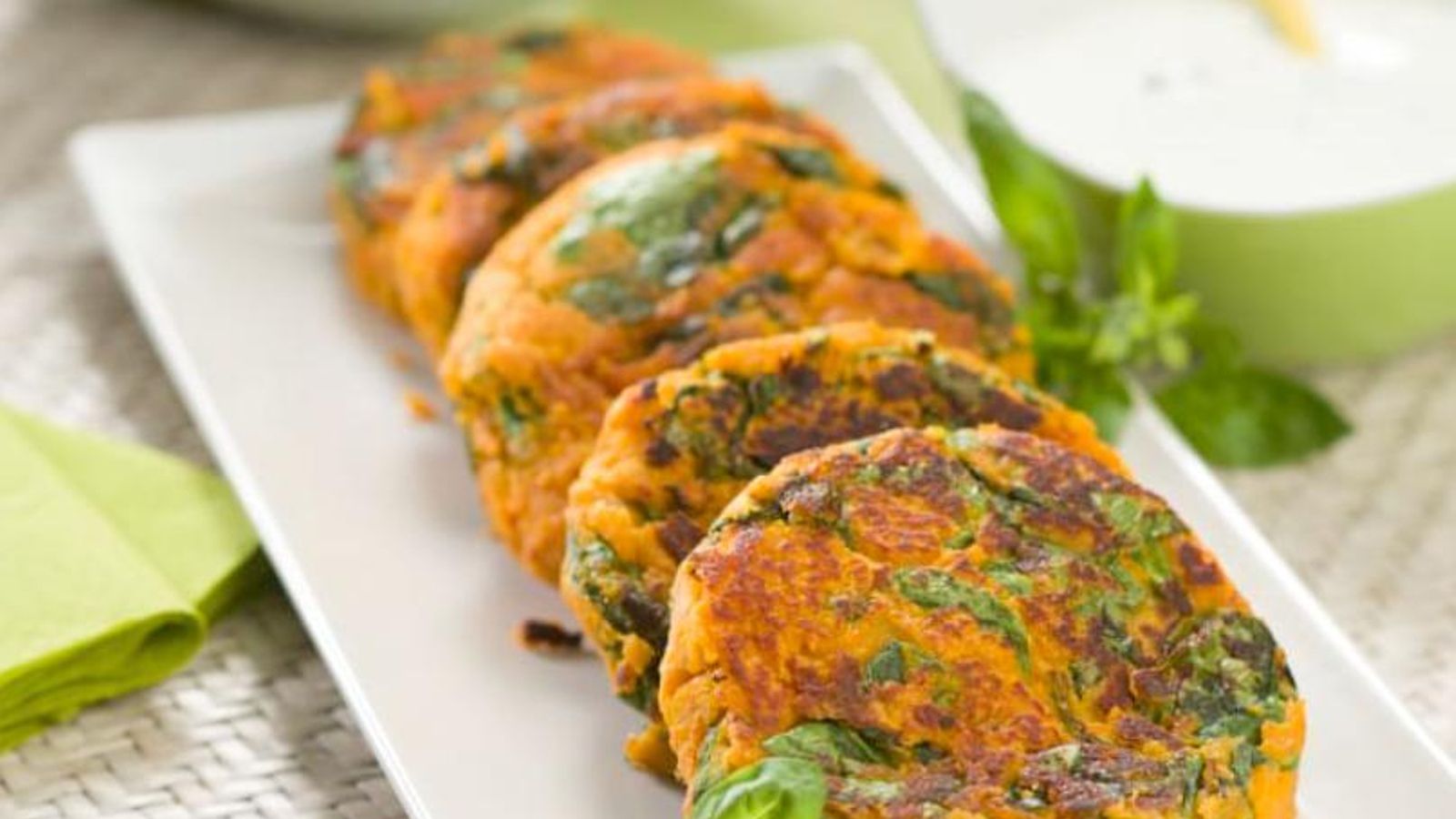 hamburguesa de batatas y espinacas.
