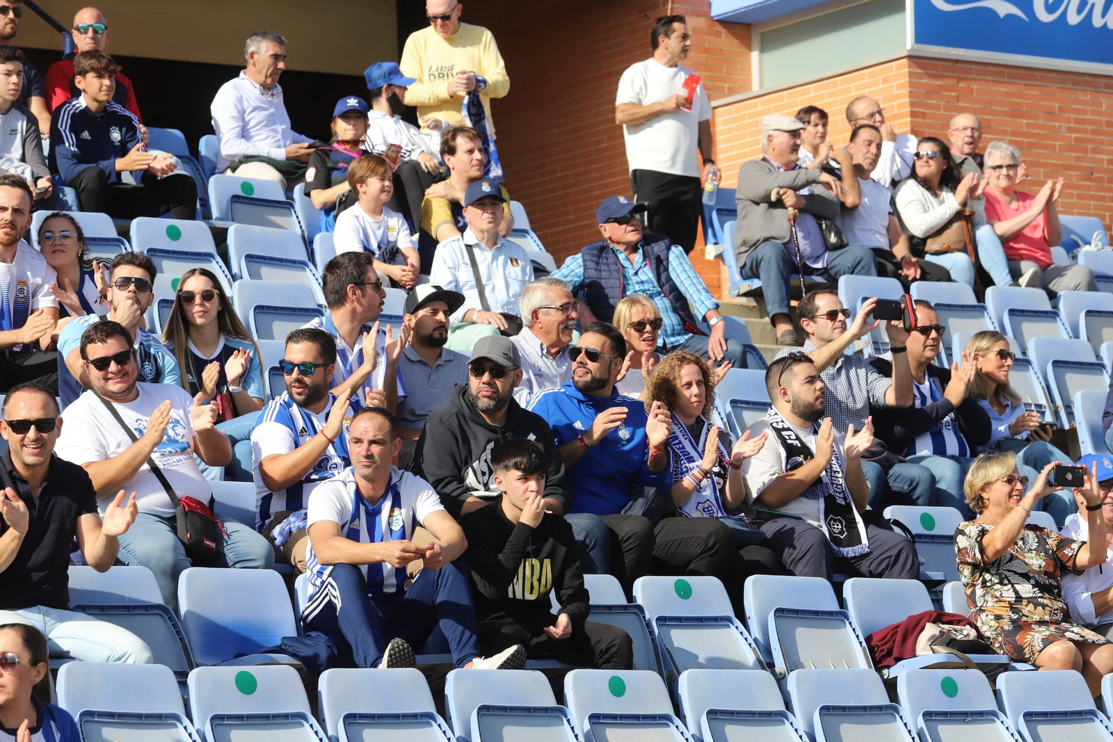 Imágenes del gran ambiente en el Nuevo Colombino para ver el  Recre-Burgos
