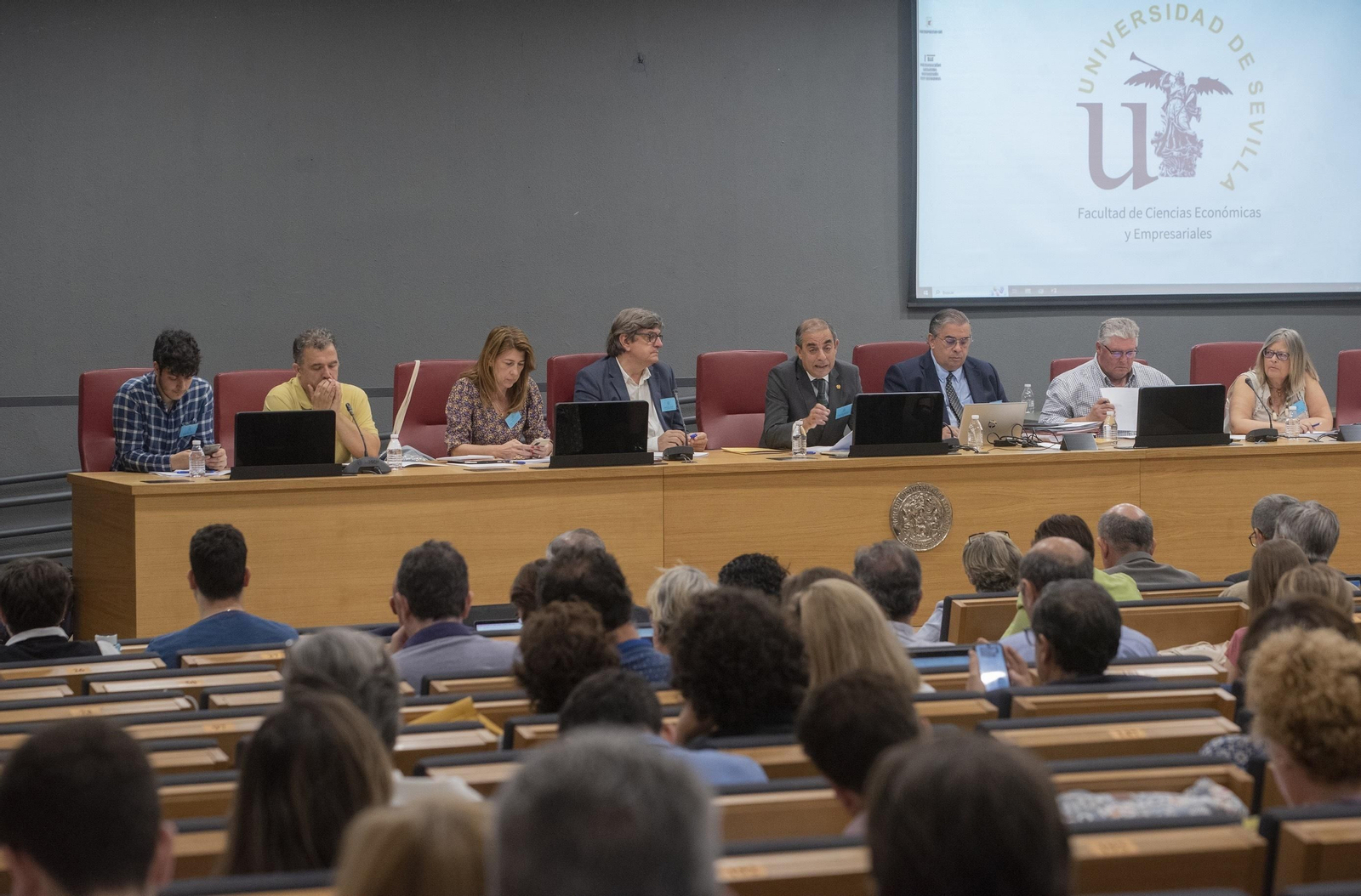 Sesión claustral celebrada este lunes en la US.