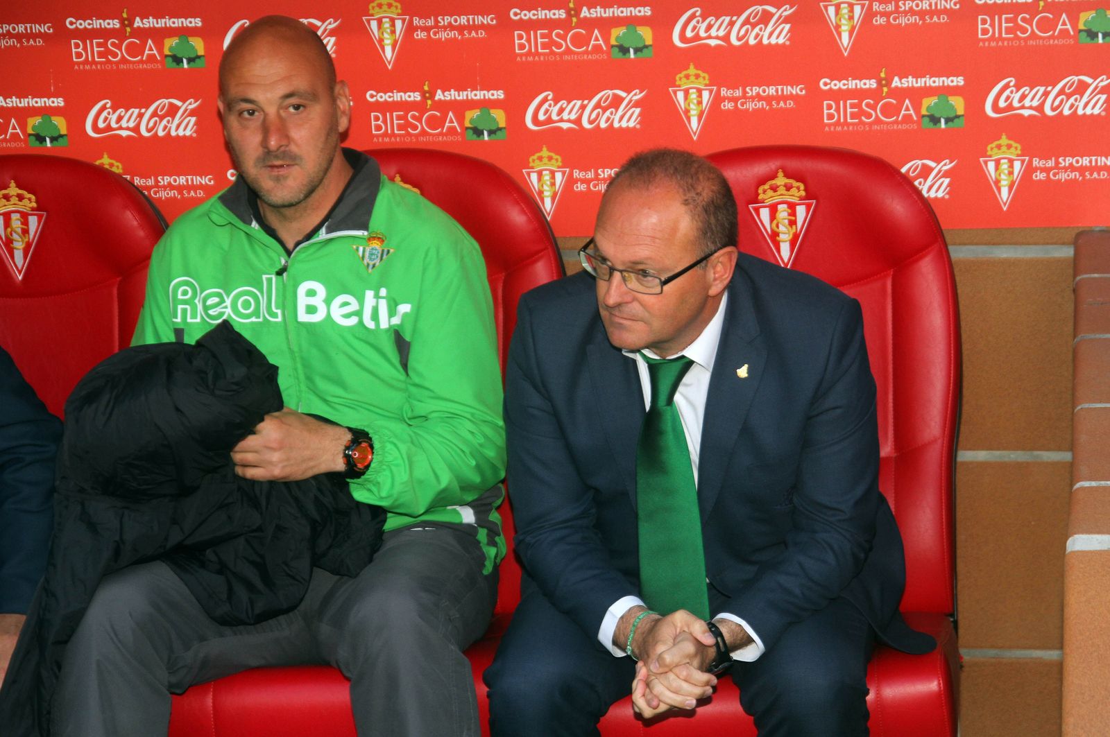 Roberto Ríos, junto a Pepe Mel, en su etapa como segundo técnico verdiblanco.