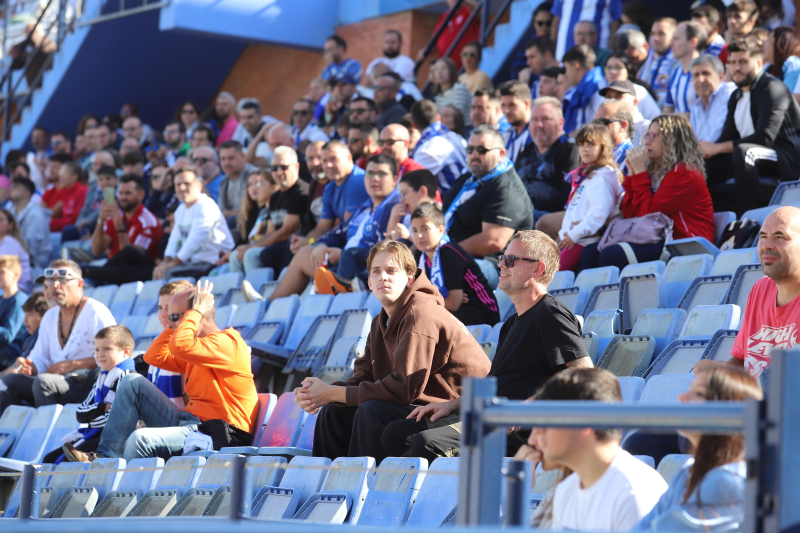 Imágenes del gran ambiente en el Nuevo Colombino para ver el  Recre-Burgos