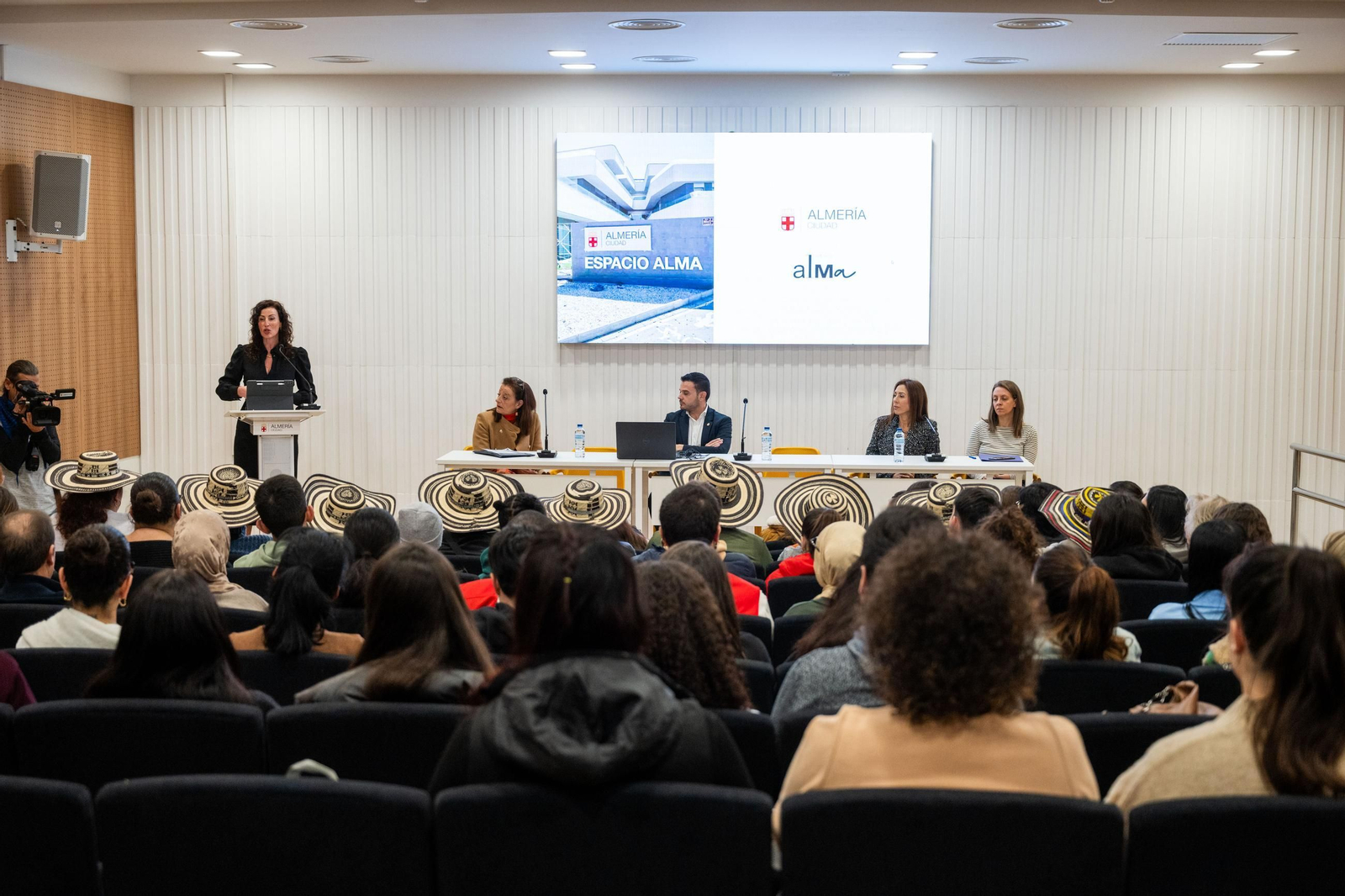 La alcaldesa en las jornadas sobre migración