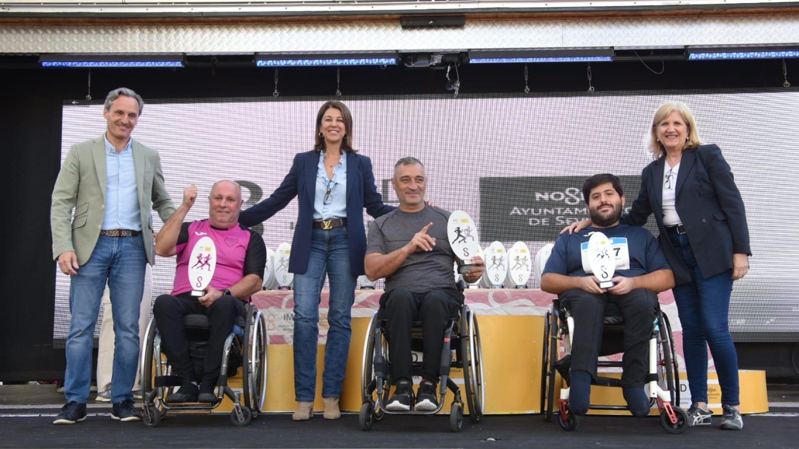 Ganadores en silla de rueda de la Carrera del Casco Antiguo.