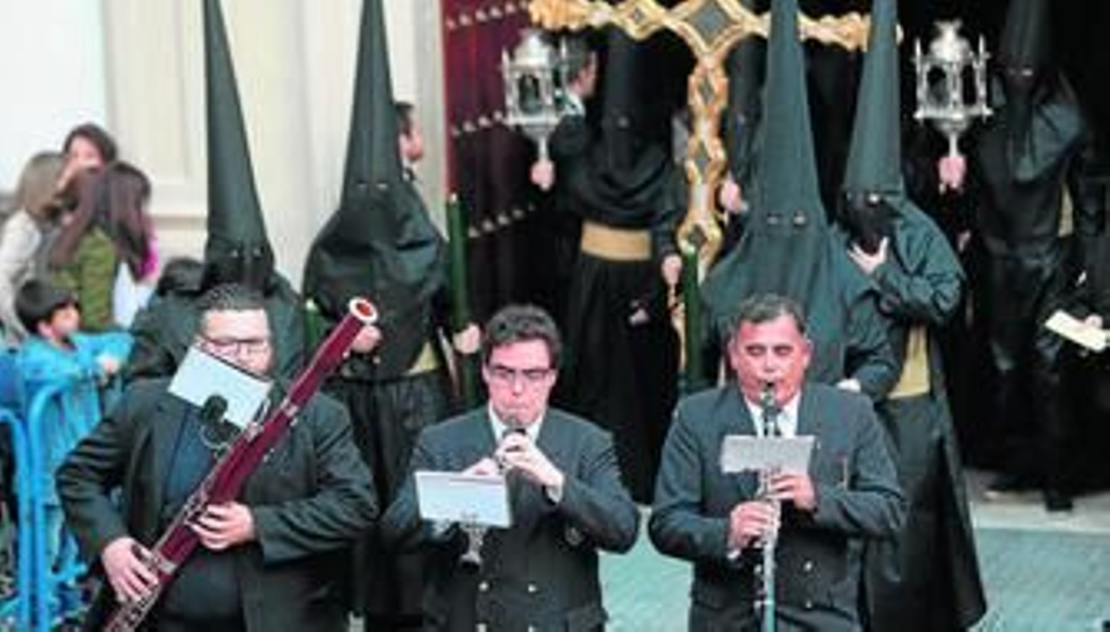 El trío de capilla que acompaña el Lunes Santo a la Cruz de Guía de la hermandad del Lunes Santo, una peculiaridad musical de Vera-Cruz.