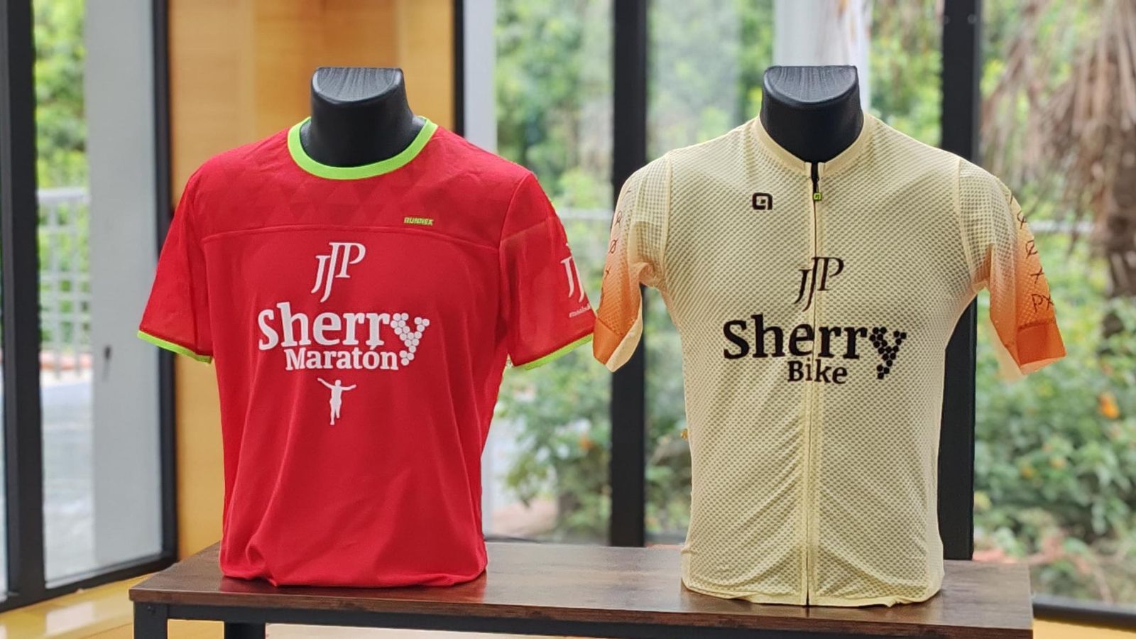 Camisetas de la Sherry Maratón y Sherry Bike.