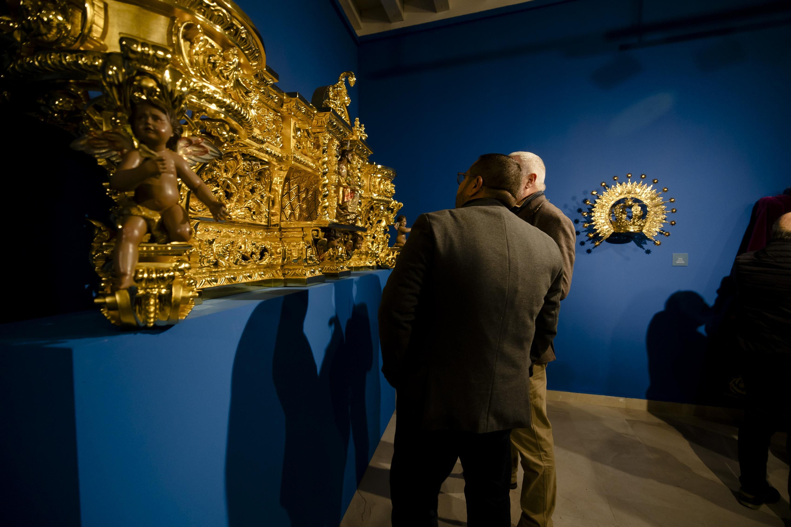 Imágenes de la exposición "Estrenos Semana Santa 2024" en la sede de la Fundación Cajasol