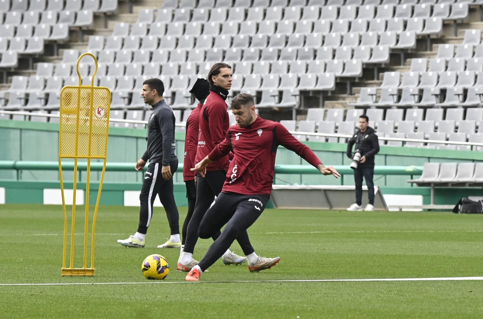 El Córdoba CF se deja querer por su afición en el Día de Andalucía