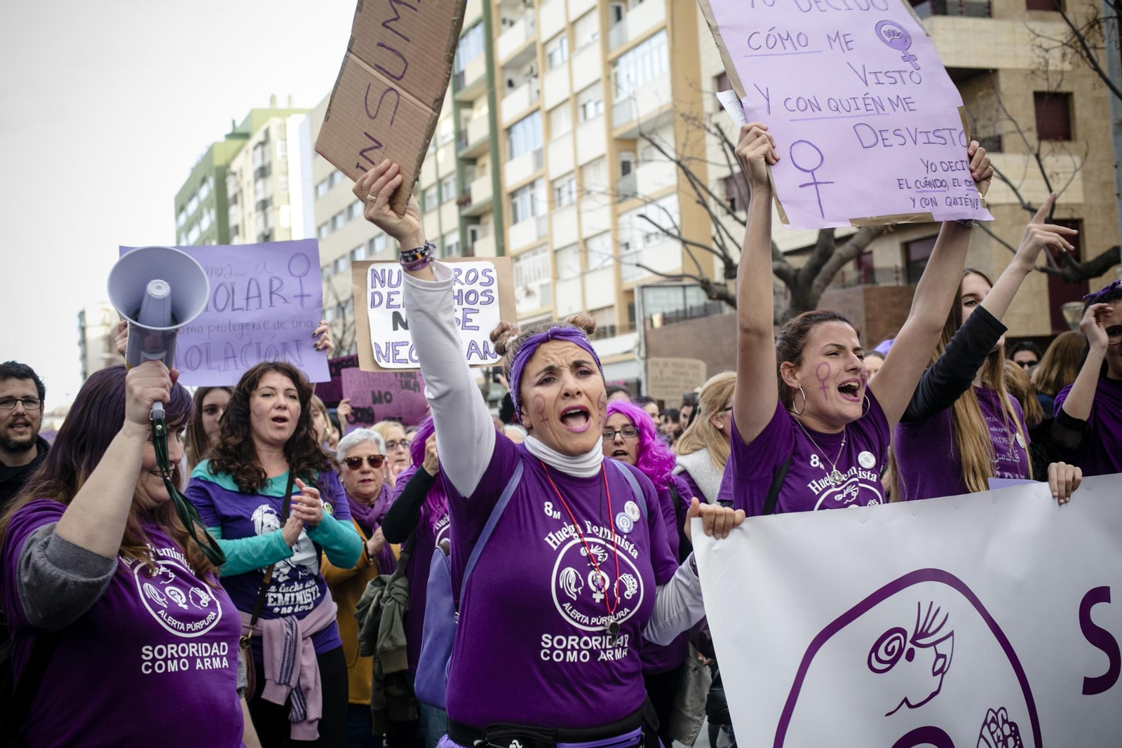 Miles de personas acudieron a  la gran manifestación del 8-M