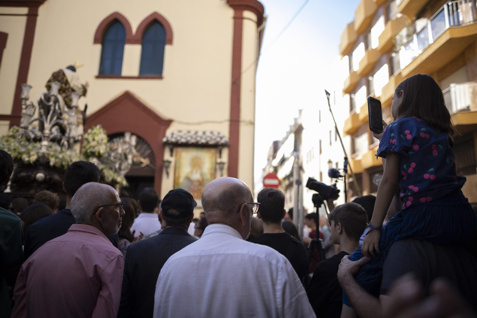 Imágenes de la salida extraordinaria de La Borriquita por las calles de Huelva