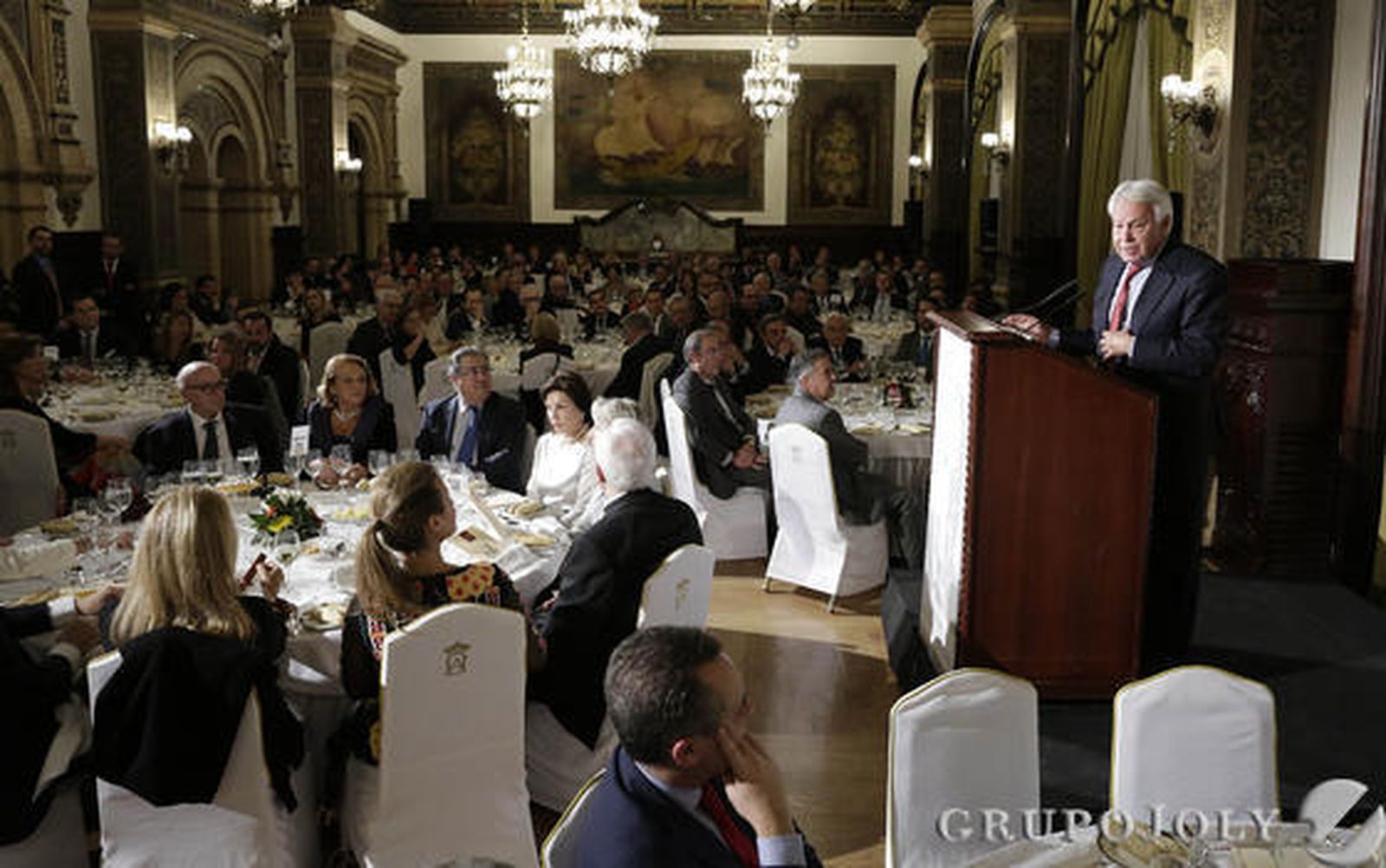 Felipe González se dirige a los asistentes a la ceremonia de entrega del IV Premio Manuel Clavero./Antonio Pizarro/Juan Carlos Vázquez/ Juan Carlos Muñoz/Belén Vargas