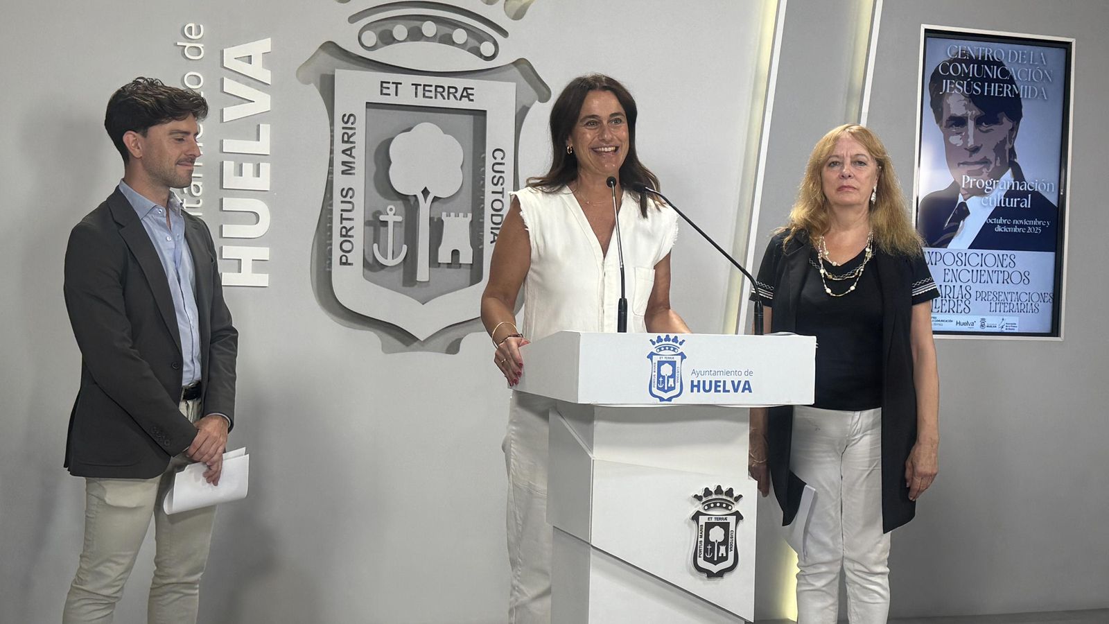 Manuel Soto, Adela de Mora y Aurora Smet en la presentación de la programación del Centro de la Comunicación Jesús Hermida.