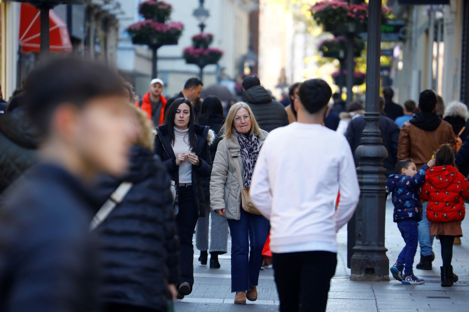 El gran ambiente en las calles de Córdoba en la previa de la Nochevieja, en fotografías