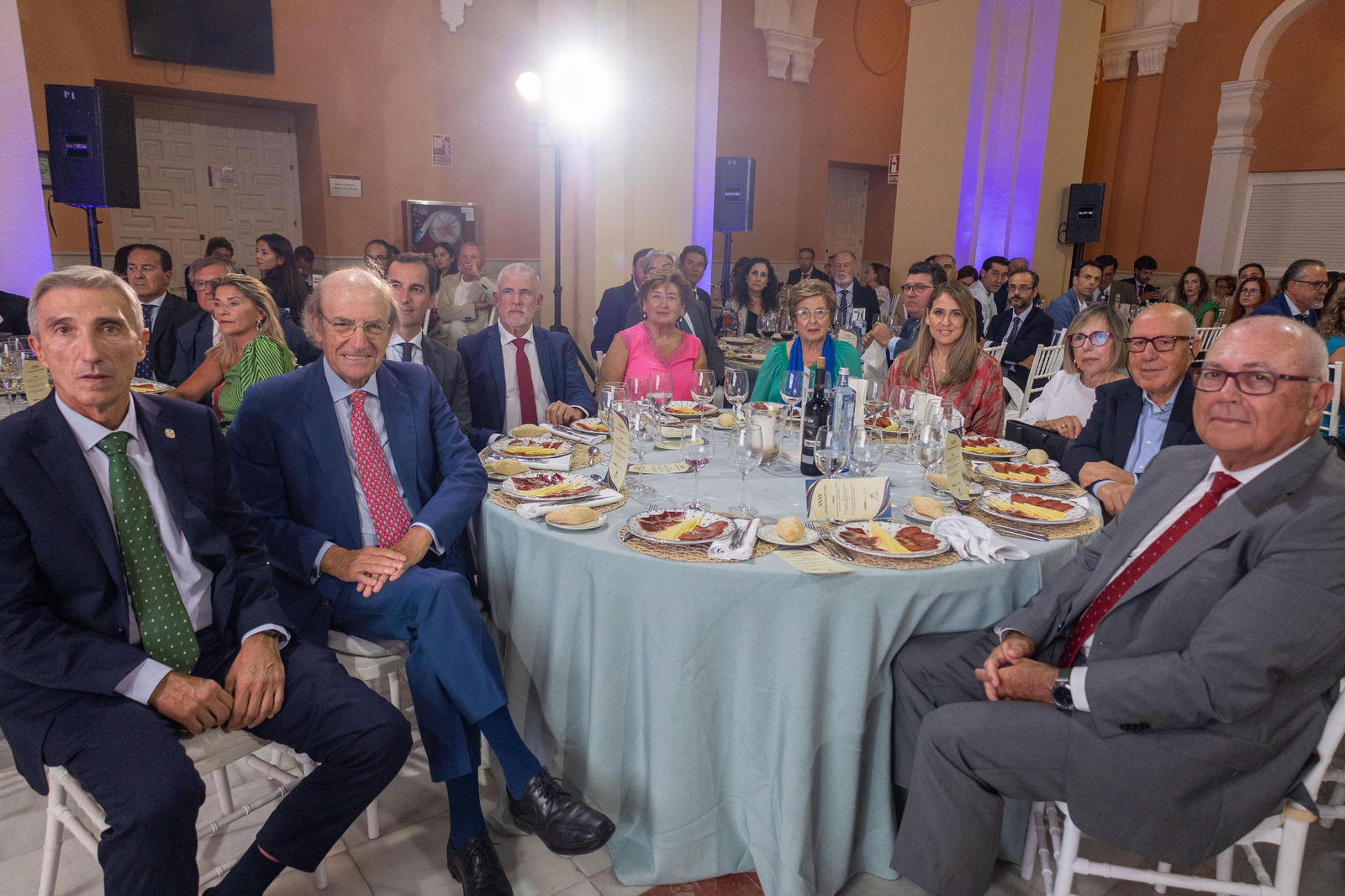 Imágenes de la recepción a los invitados a la gala de los Onubenses del Año