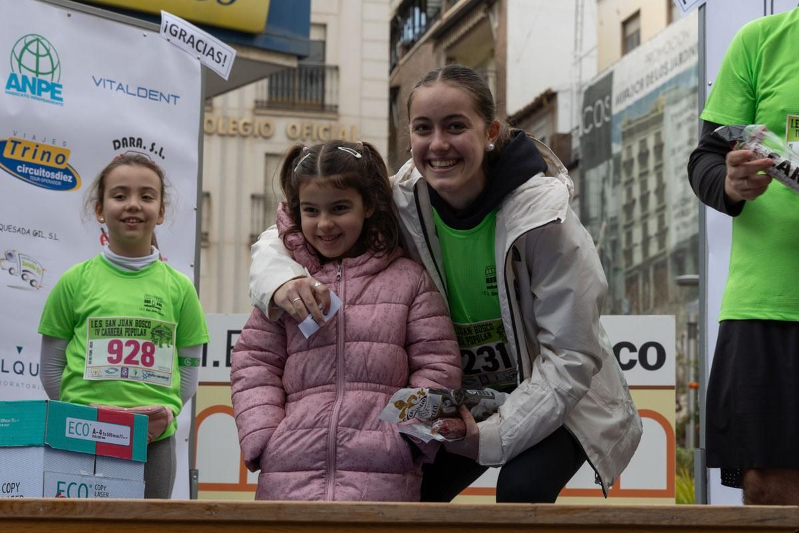 Deporte y solidaridad se unen en la IV Carrera Popular IES San Juan Bosco, en imágenes