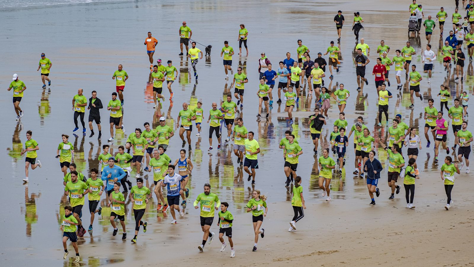 Búscate entre las fotos de la X carrera Cádiz en marcha contra el cáncer
