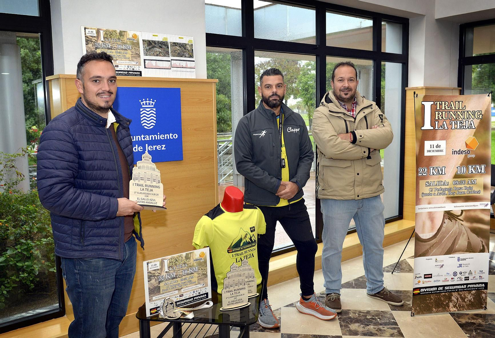 Jesús Alba, Joaquín Lara y Salvador Llamas, durante la presentación de la cita atlética.