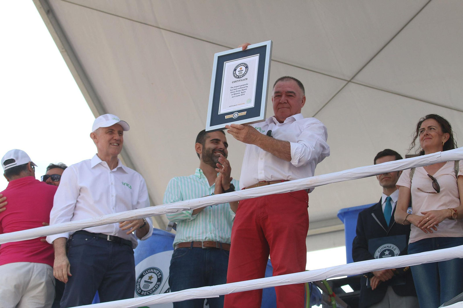 Fotogalería del récord Guinnes del gazpacho más grande del mundo
