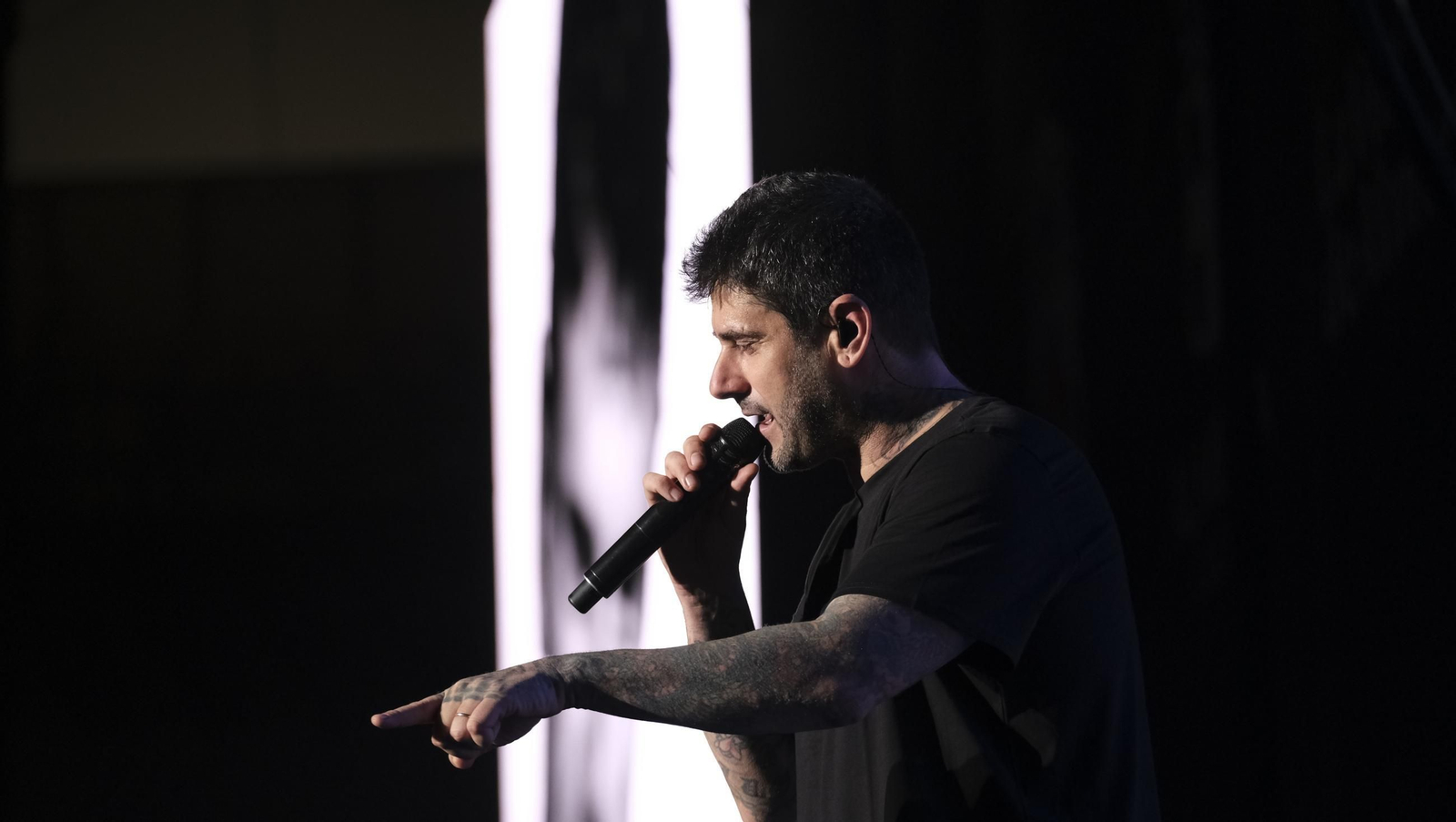 El concierto de Melendi llena de fans la Plaza de Toros de Almería, en imágenes