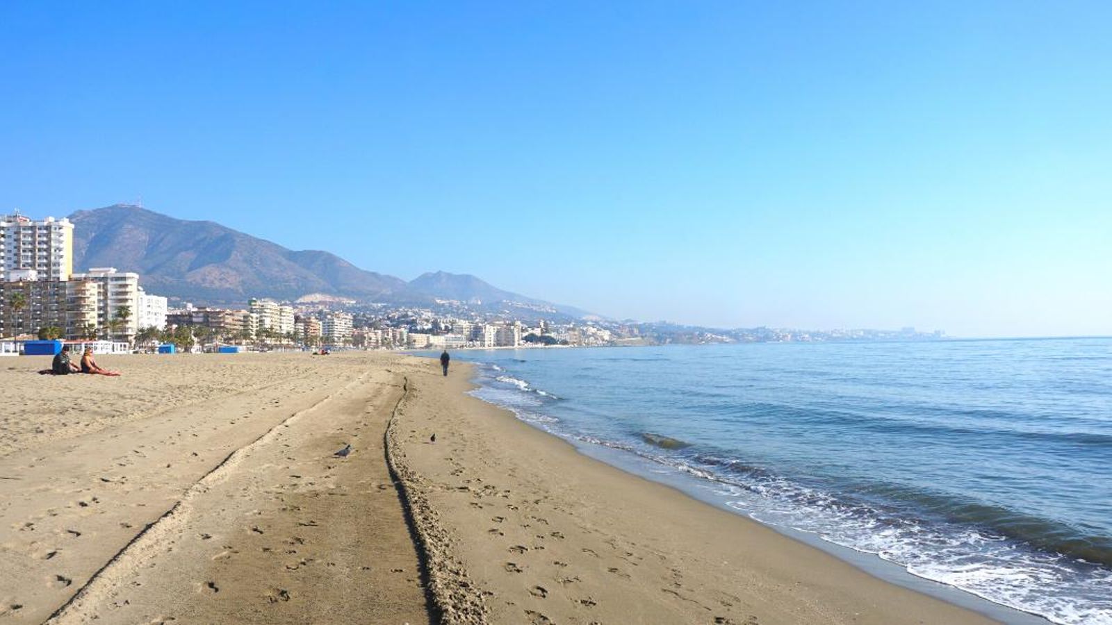 La playa de Los Boliches. La playa de Los Boliches.