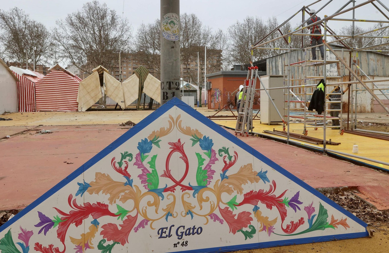 La pañoleta de una caseta, a la espera de ser subida.