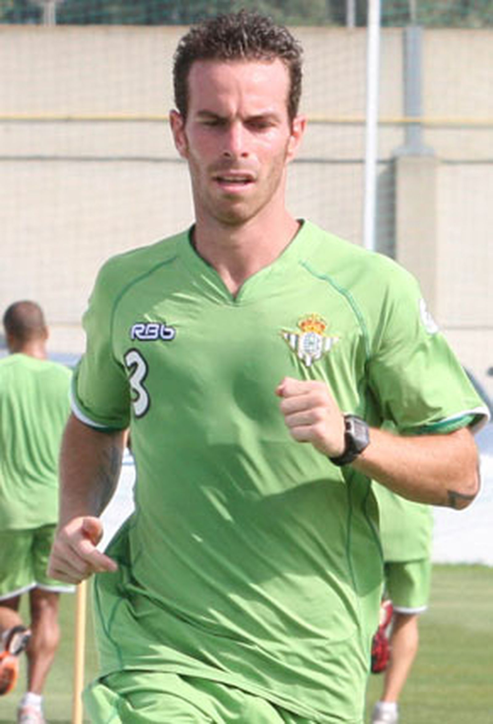 FERNANDO VEGA(defensa)
Edad:25 años
Tempo. Club:4ª
Goles en la 08-09:0
Contrato hasta:2010

Foto: Diario de Sevilla