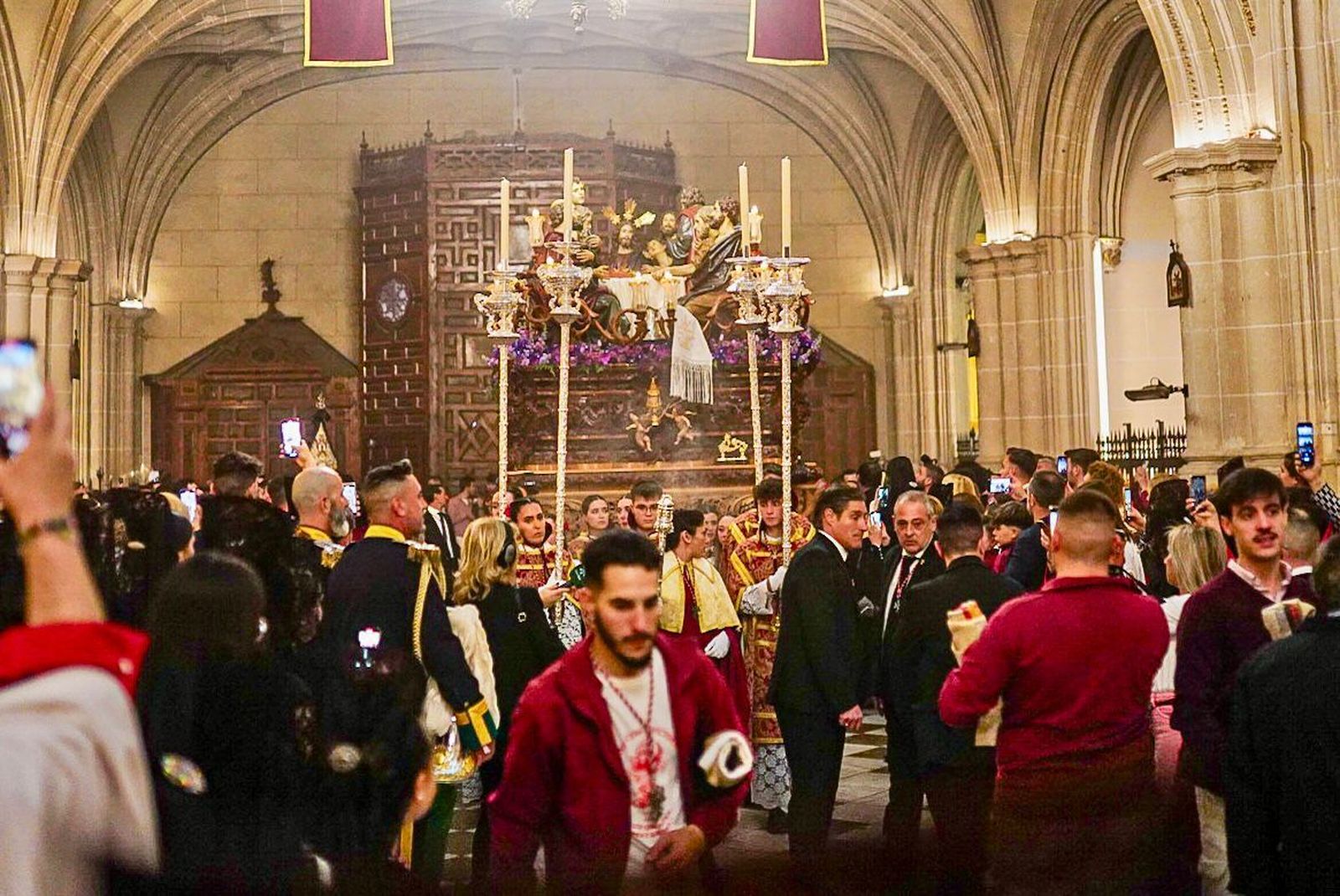 Fotos: el Domingo de Ramos de Granada se queda sin su Santa Cena