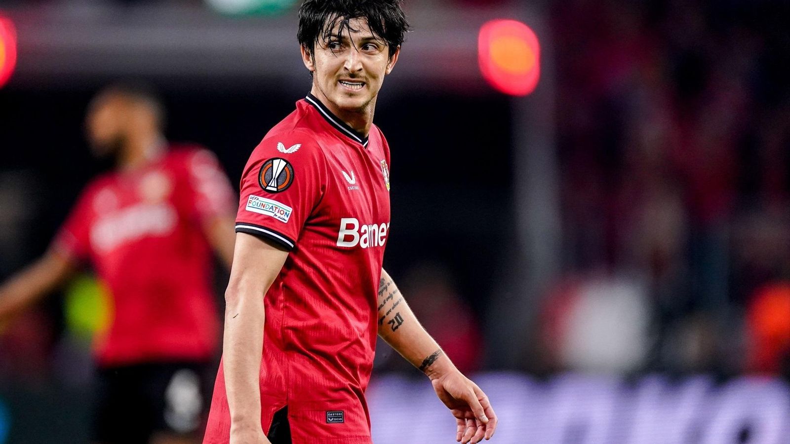 Azmoun durante un encuentro con el Bayer Leverkusen