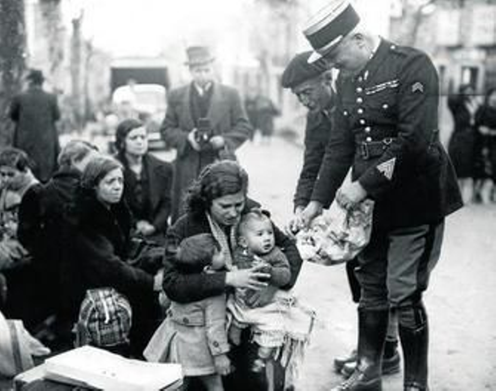 Refugiados españoles en Le Perthus, Francia, en enero de 1939.