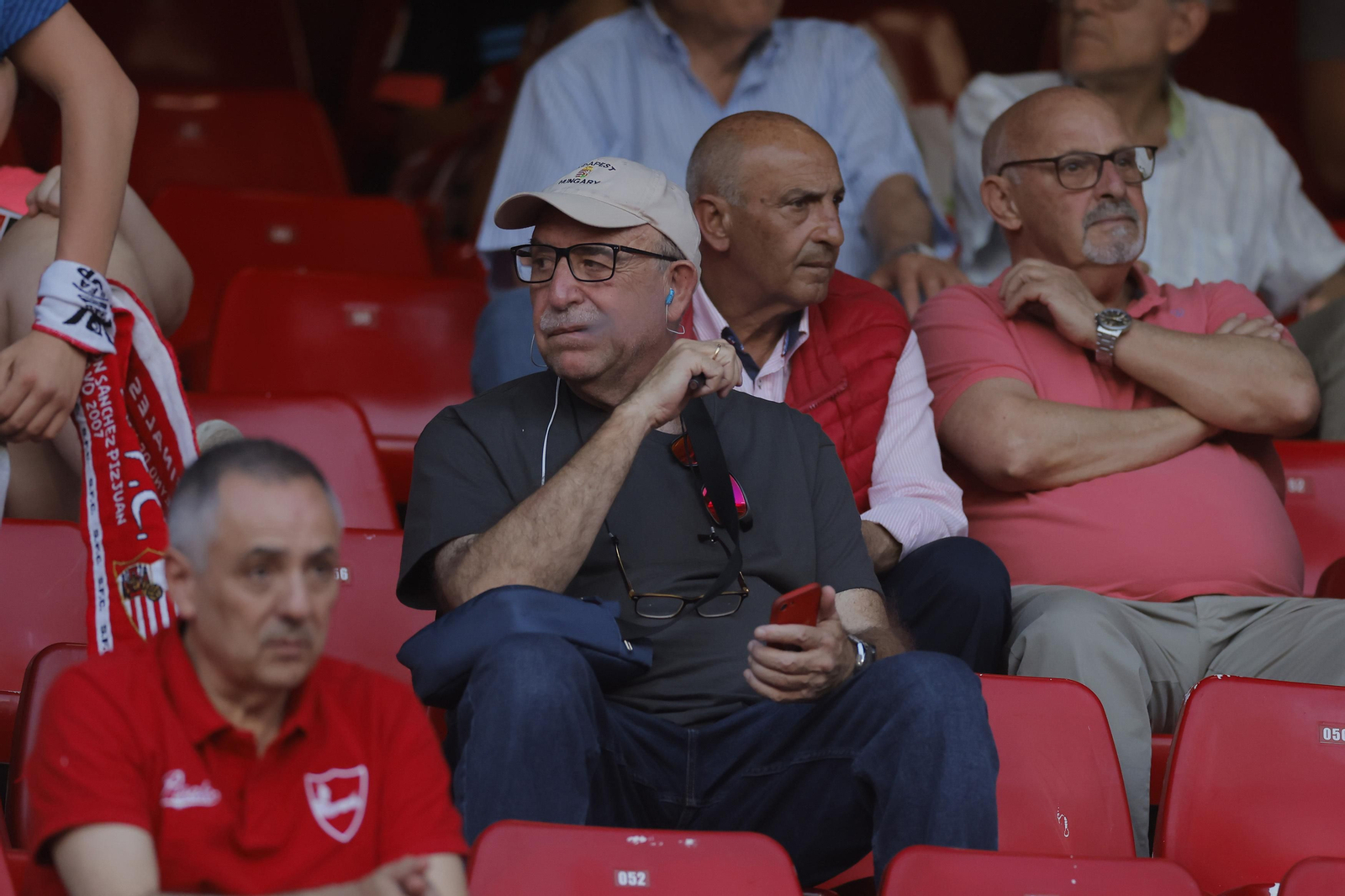 Búscate en las fotos del Sevilla-Girona