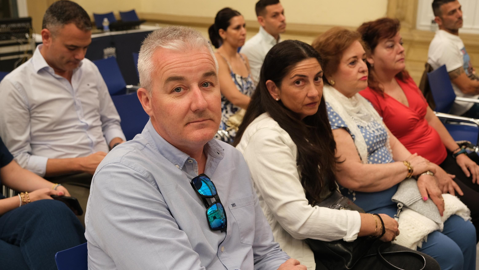 El Doctor Antonio Ríos presenta su libro 'Una Rodilla Feliz', en imágenes