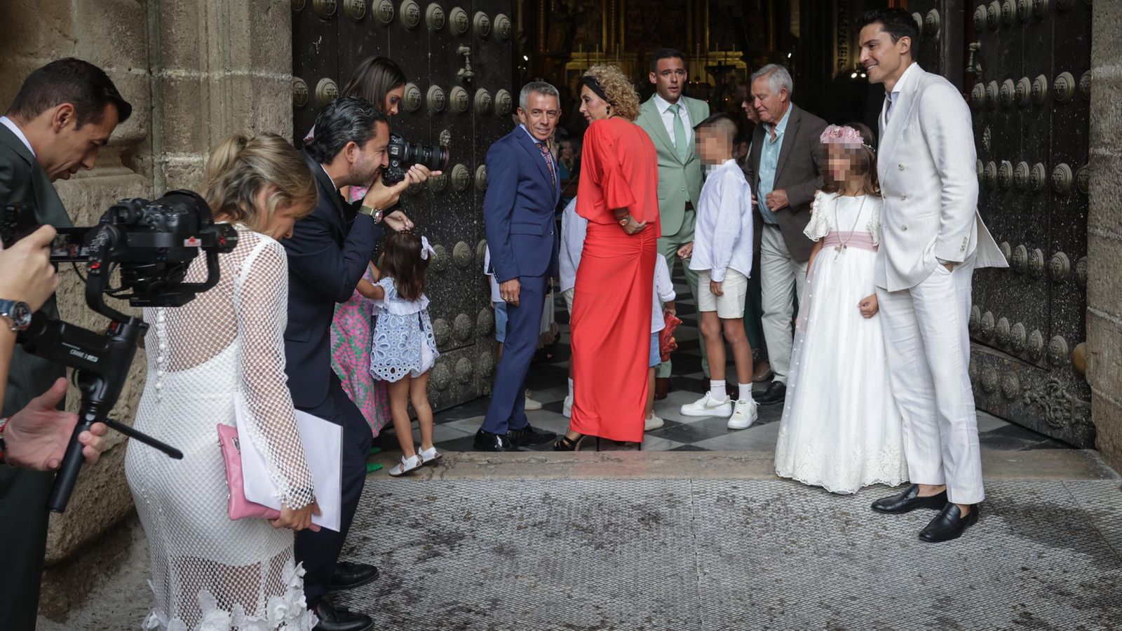 Imágenes de los asistentes a la comunión de la nieta del empresario José Luis López en Jerez