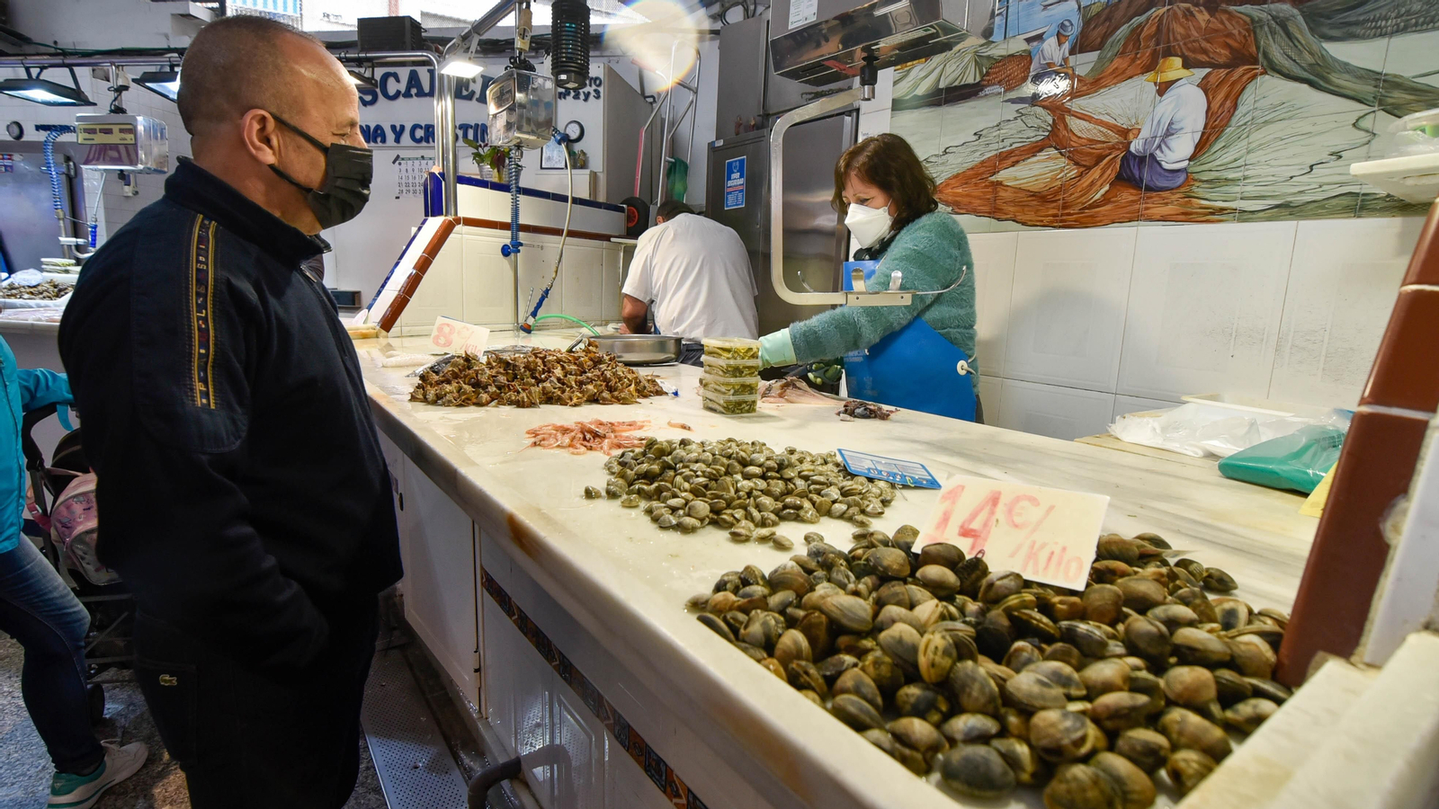 Los mercados de abasto de Algeciras y La Línea tras diez dias  de paros en el transporte