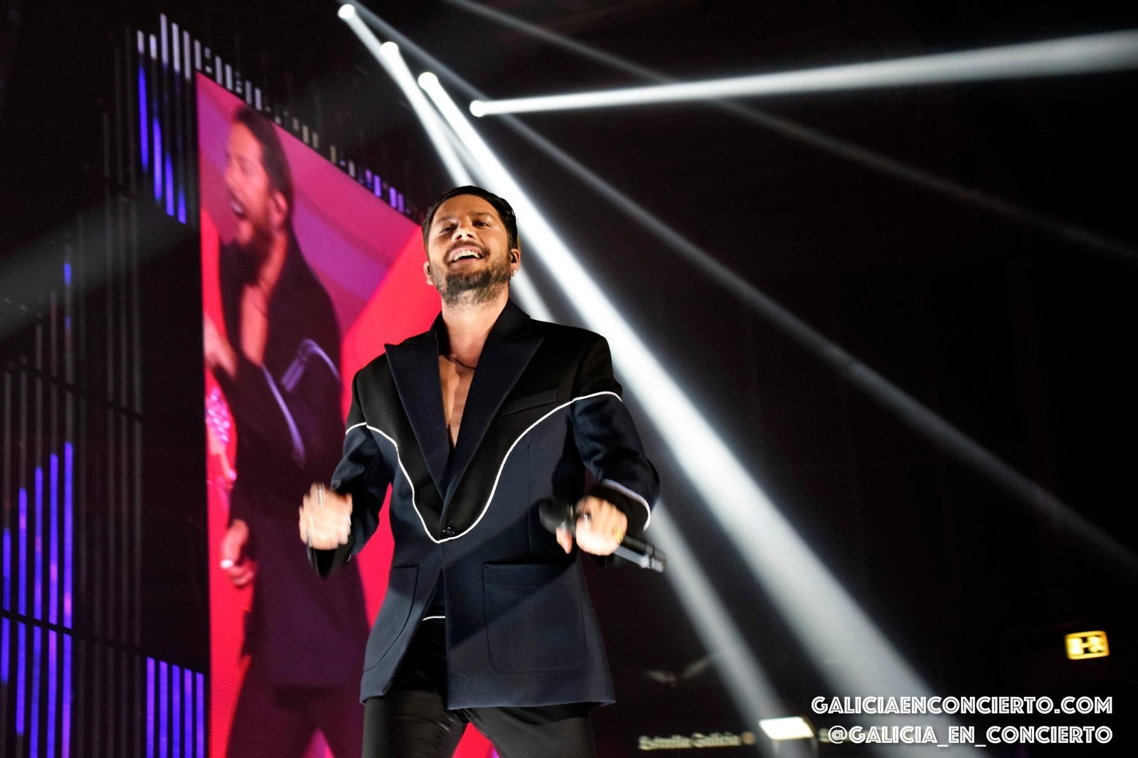 Estos son todos los looks de Manuel Carrasco en su 'Tour Corazón y Flecha' Estos son todos los looks de Manuel Carrasco en su 'Tour Corazón y Flecha'