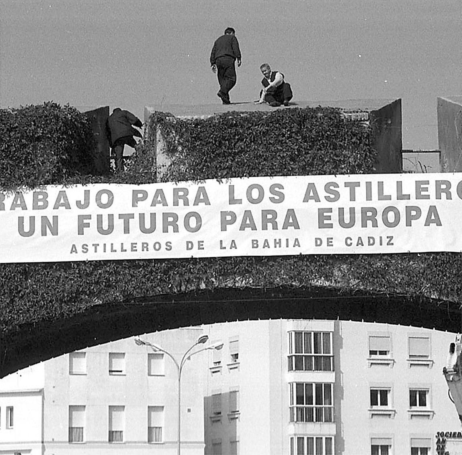 La muralla reivindicativa Unos sorprendentes que ha tenido el torreón de la Puerta de Tierra de Cádiz