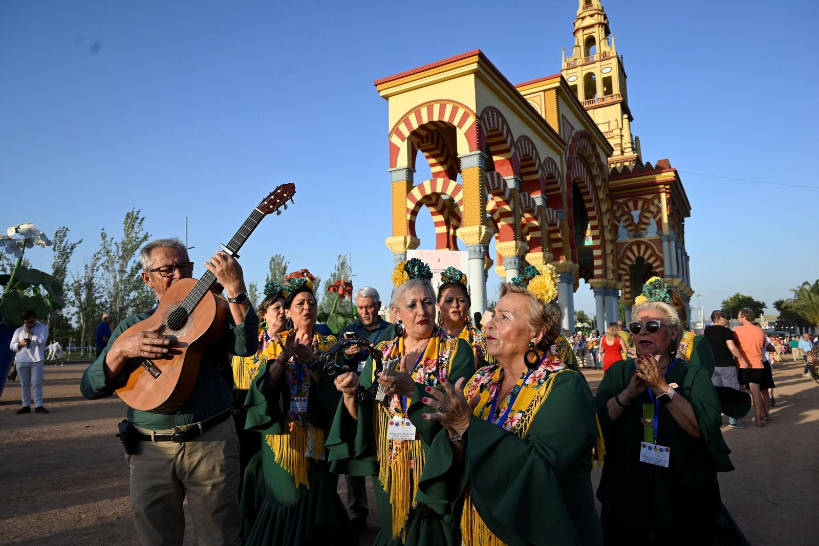 El pasacalles de coros rocieros en la Feria de Córdoba