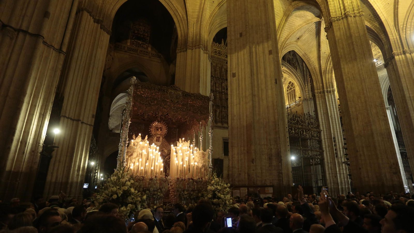 La Esperanza de Triana en el interior de la Catedral