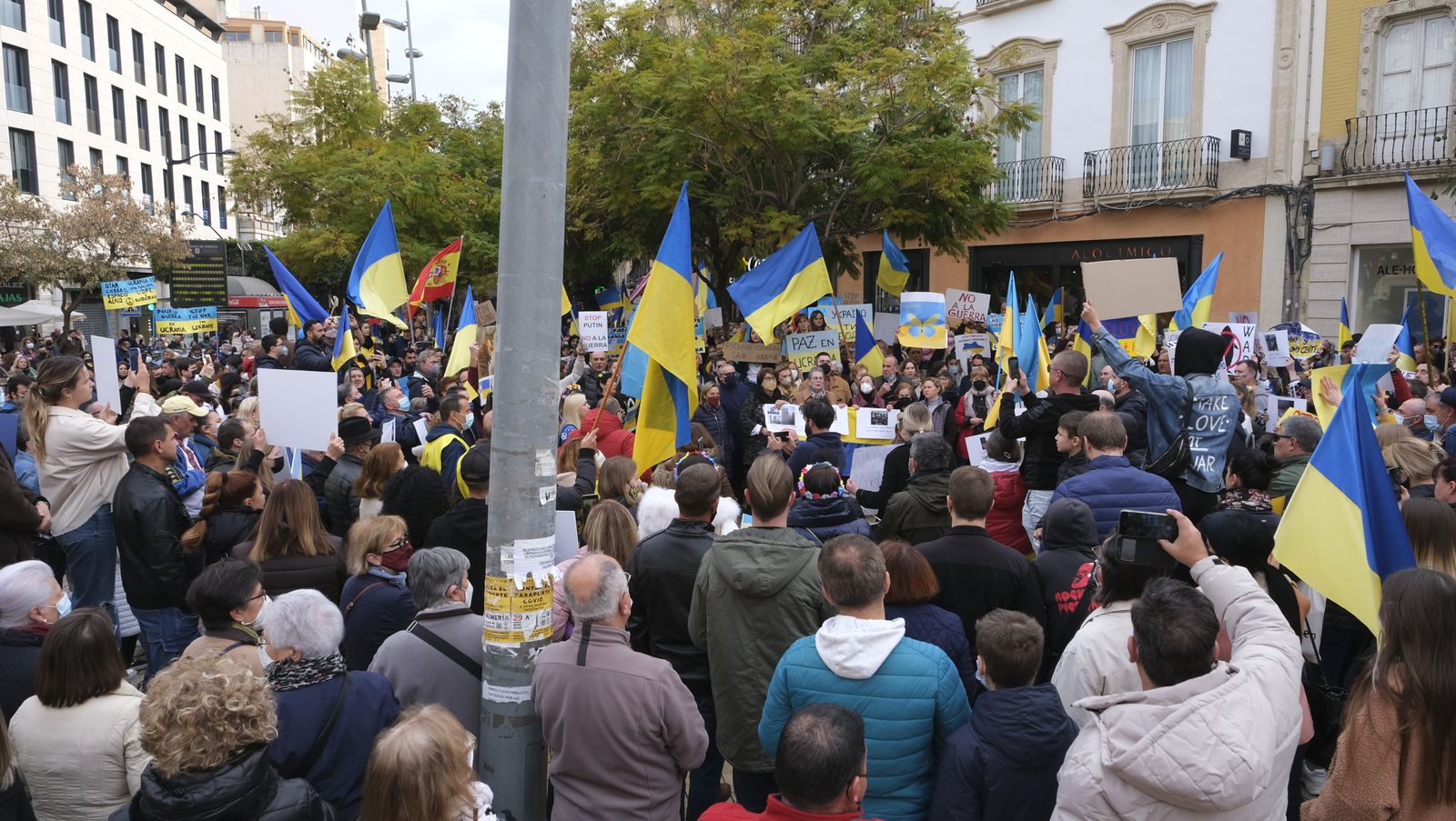 Fotogalería de las protestas contra la invasión rusa en Ucrania. Almería.