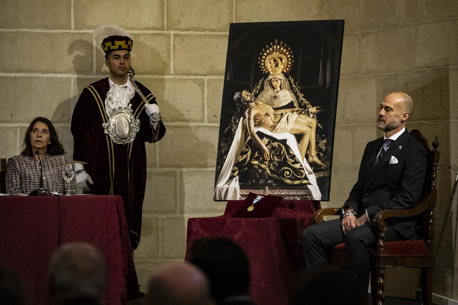 La entrega de la Medalla de Oro de Jerez a la Virgen de las Angustias, en imágenes