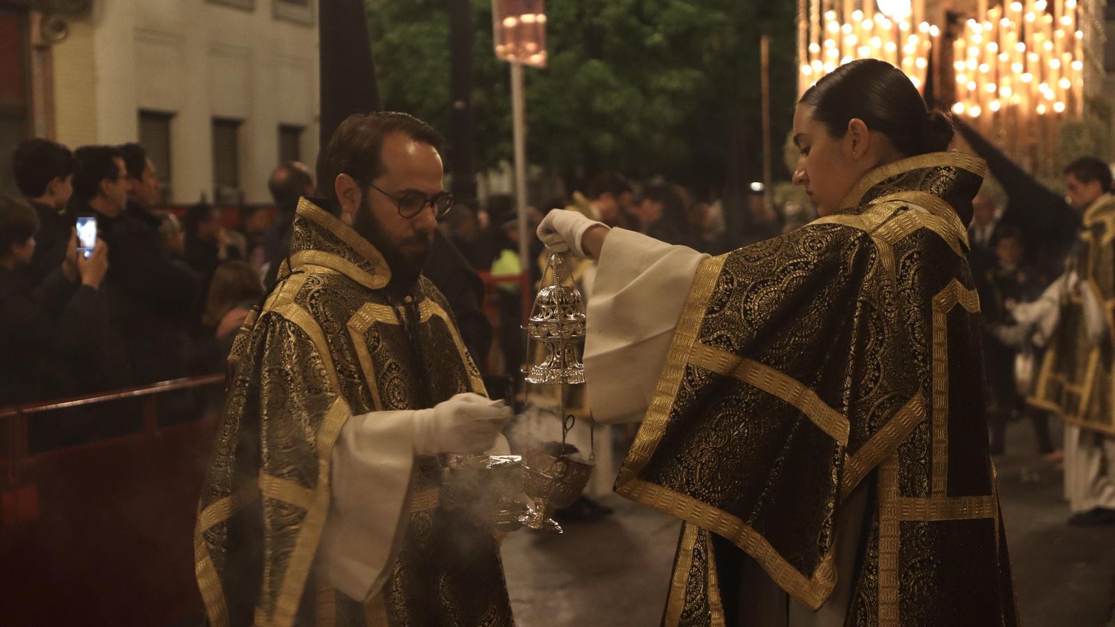 La Madrugá por la Carrera Oficial en la Semana Santa de Sevilla 2025