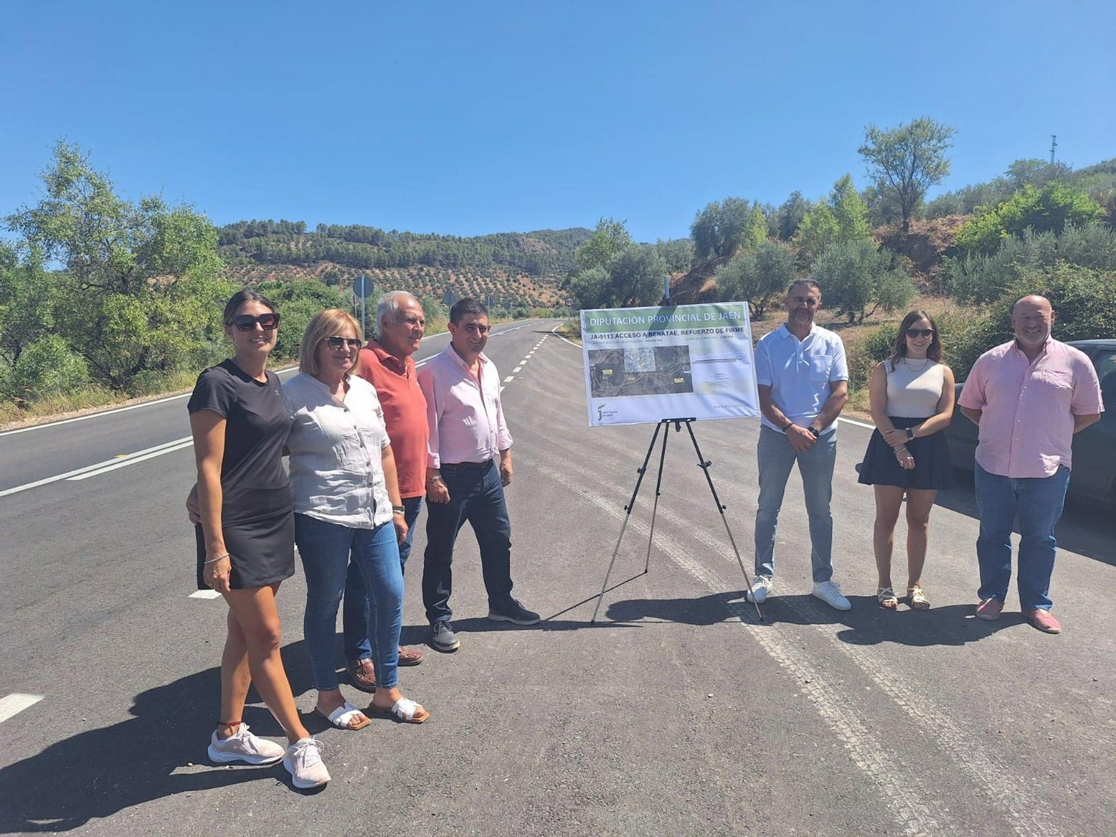 Visita al nuevo acceso de Benatae en la carretera JA-9113.