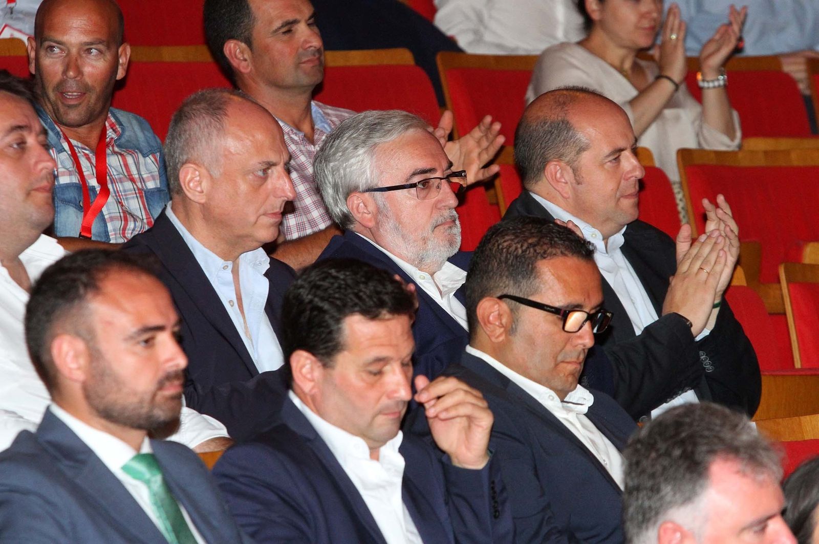 Vicente Simón junto a José Carlos García Castillo y sus colaboradores.