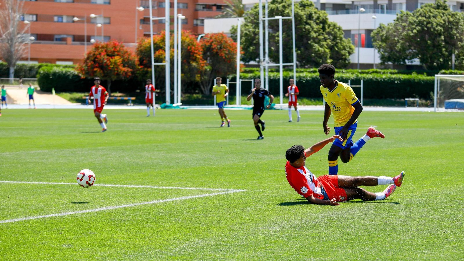Acción en la que el cadista Diallo derriba a Houssam que conllevó que se marchara expulsado.