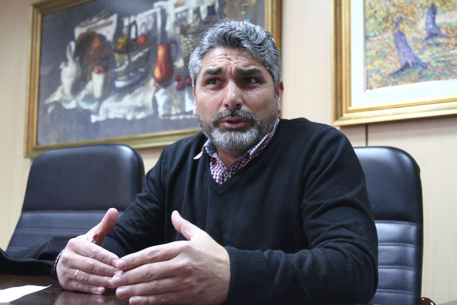 Juan José Cortés, durante un entrevista en Huelva Información.