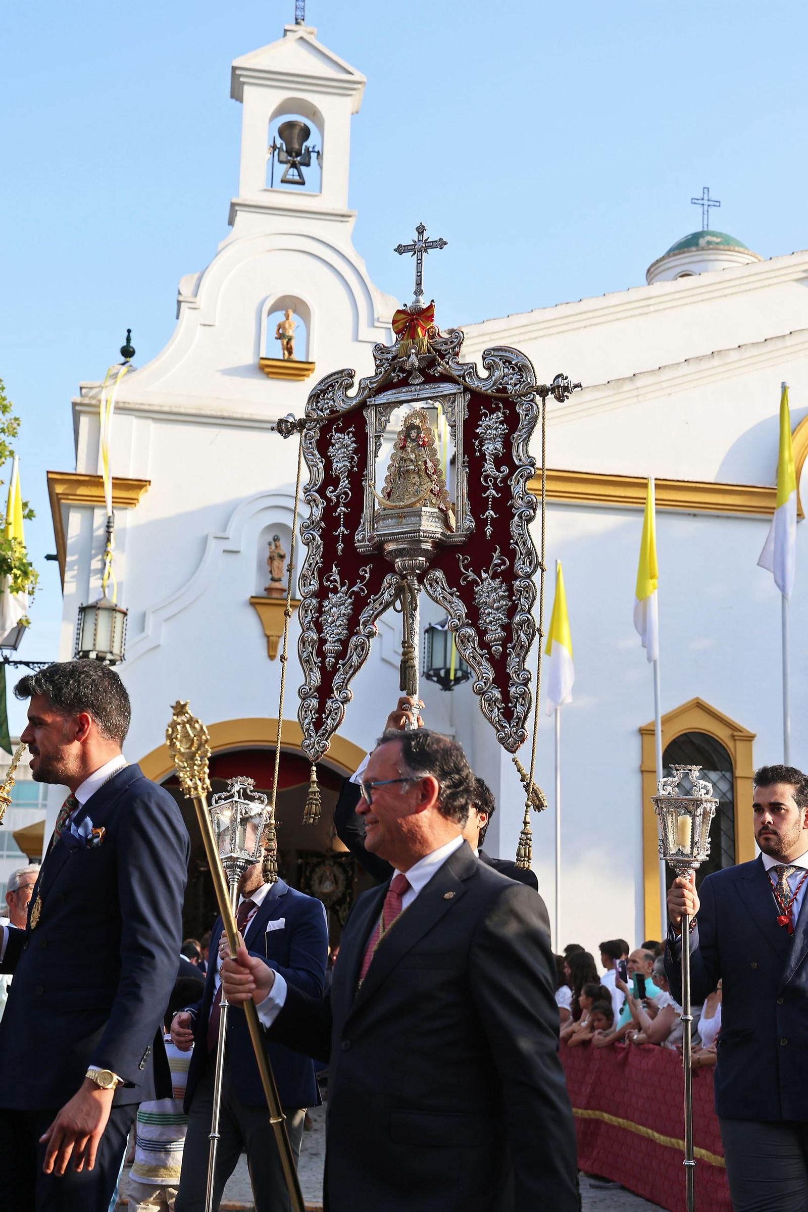 Imágenes del Rosario Jubilar rociero celebrado por las 25 hermandades filiales de la Matriz de Almonte en La Merced