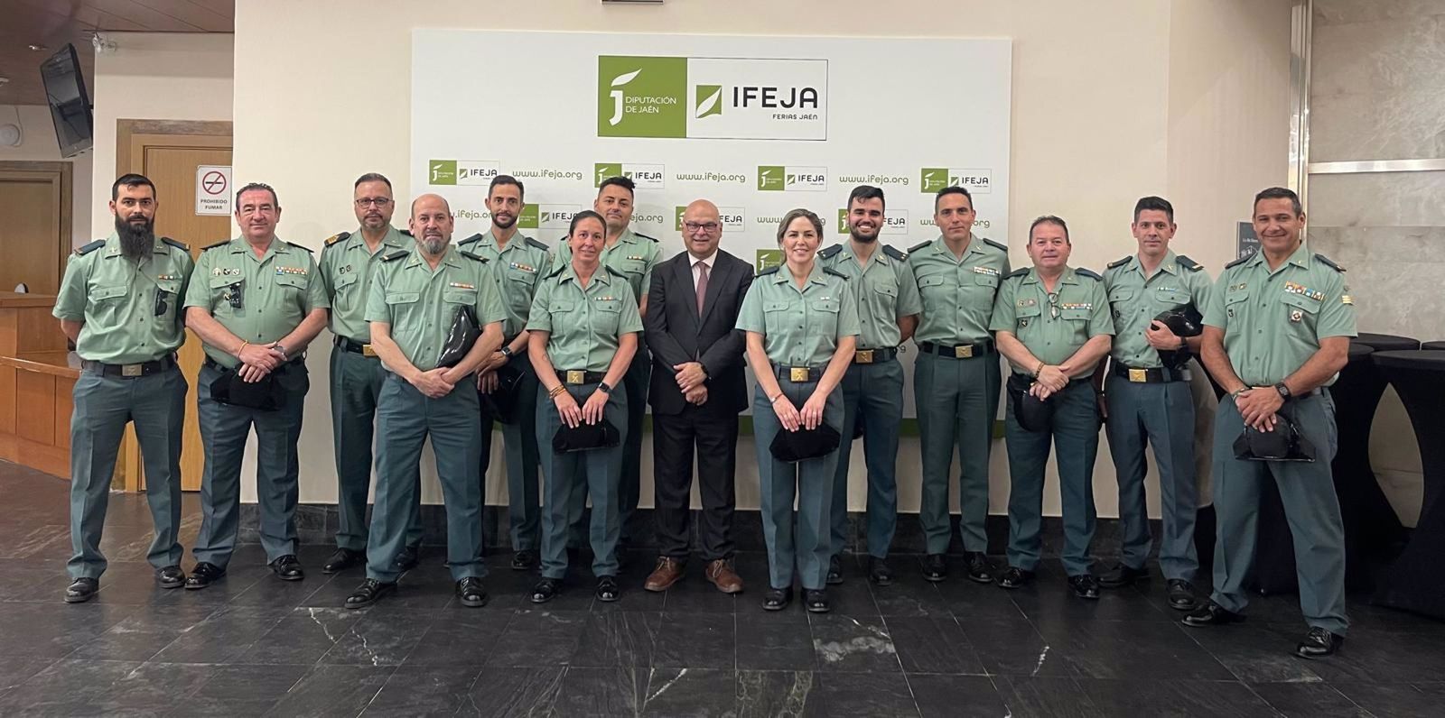 Los Equipos Roca de la Guardia Civil y el subdelegado del Gobierno, Manuel Fernández.